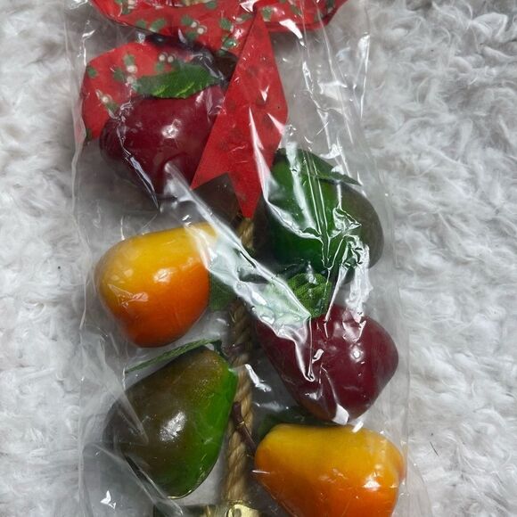 New Vintage pair of faux fruits with rope hanging wall gold tone bells &red bow - Picture 9 of 10